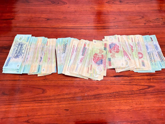 Tang vật thu giữ. 17-8-sam-4.jpg