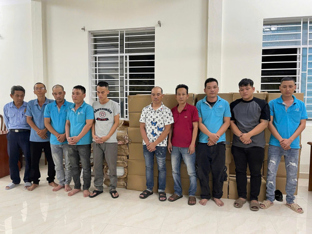 Nhóm nhân viên cấu kết với nhau trộm hàng chục tấn sáp của công ty. nhom-trom.jpg