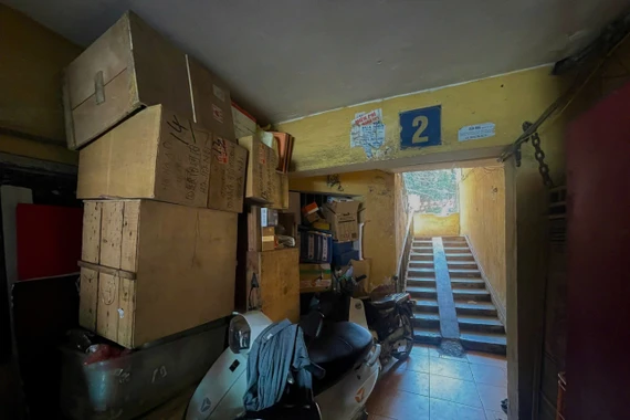 Những 'hộp diêm' giữa lòng Thủ đô: 3 thế hệ sống trong căn nhà 20m²