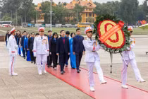 Tuổi trẻ MTTQ Việt Nam và các đoàn thể Trung ương báo công dâng Bác