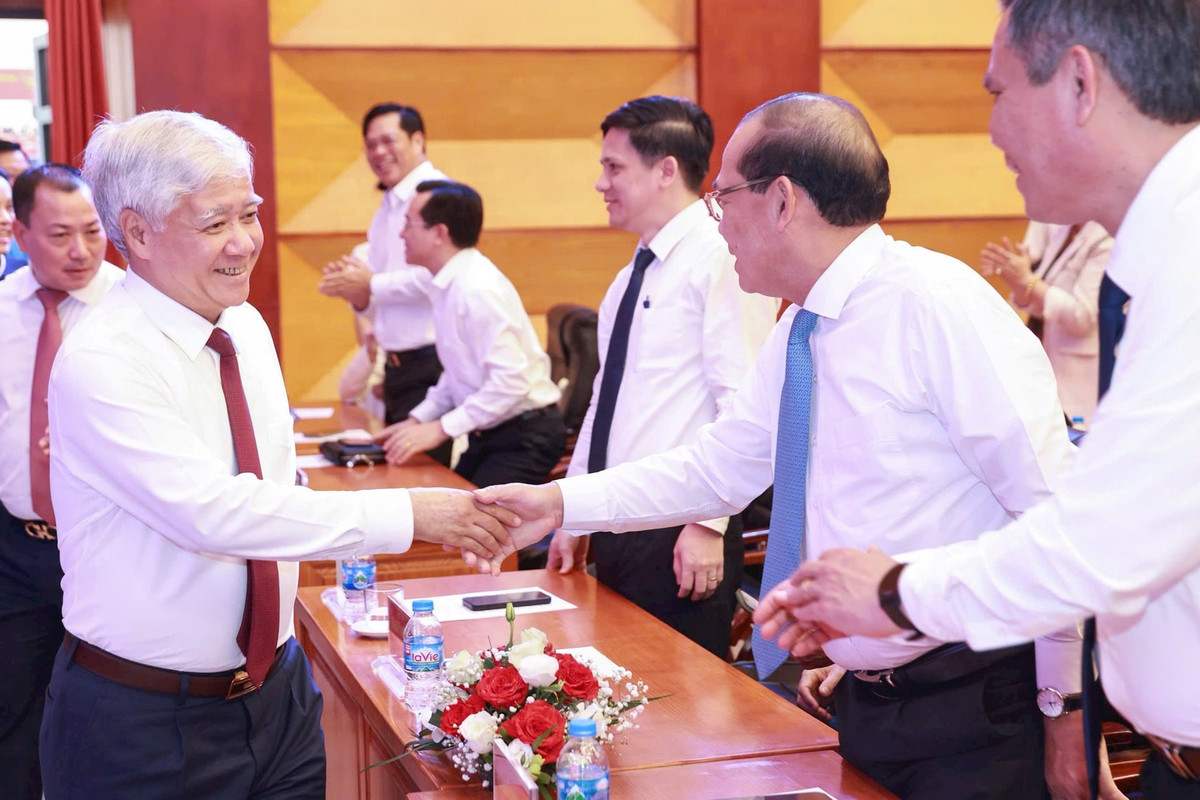 Chủ tịch Đỗ Văn Chiến và các đại biểu dự Hội nghị. Ảnh: Quang Vinh