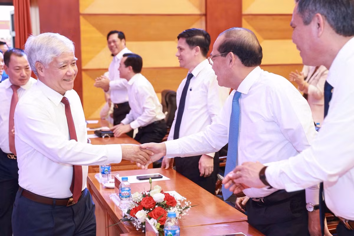 Chủ tịch Đỗ Văn Chiến và các đại biểu dự Hội nghị. Ảnh: Quang Vinh