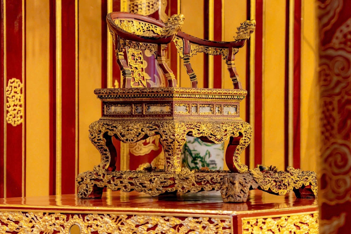 Theo Trung tâm Bảo tồn Di tích Cố đô Huế, ngai vàng (hay ngai vua) triều Nguyễn là hiện vật độc bản mang nhiều giá trị lịch sử, văn hóa. Ảnh: Trung tâm Bảo tồn Di tích Cố đô Huế.