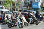 Người Hà Nội chuyển sang xe máy điện trong xu hướng giao thông xanh