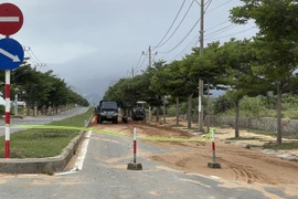 Khánh Hòa: Cát tràn dày đường Mũi Dinh – Cà Ná sau mưa lớn