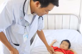 Sốc với búi tóc 500gr trong bụng bé trai 5 tuổi