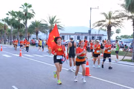 Giải chạy “80 năm vì An ninh Tổ quốc” thu hút hàng nghìn người tham gia