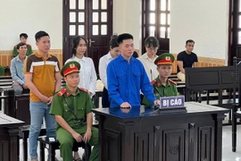 Làm giả hồ sơ lao động, 6 bị cáo lĩnh hơn 17 năm tù