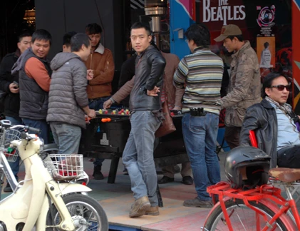 Phong toả Zone 9, các cửa hàng rậm rịch dọn đồ