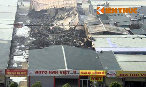 Cảnh hoang tàn sau vụ cháy cạnh tòa nhà cao nhất Thủ đô