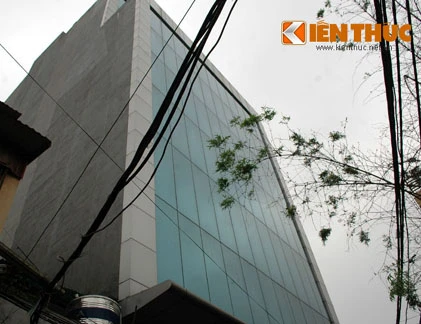 Mục sở thị cao ốc xây dựng trên giấy phép giả