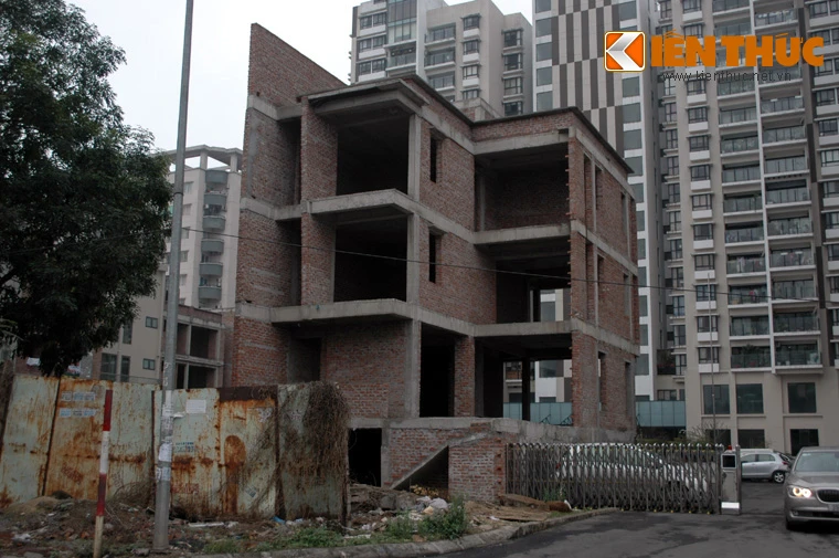 Thêm thảm cảnh biệt thự tiền tỉ biến thành bãi rác