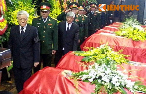 Lãnh đạo Nhà nước viếng 18 chiến sĩ hi sinh vụ trực thăng rơi 