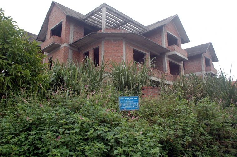 Cảnh hoang lạnh ở khu biệt thự tiền tỷ HN