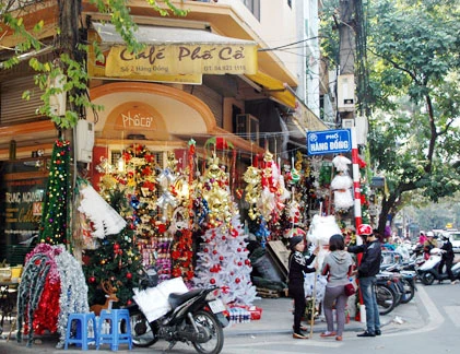 Phố cổ Hà Nội tràn ngập sắc màu Giáng sinh