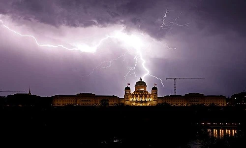 Loạt khoảnh khắc sét đánh sáng rực bầu trời trên toàn cầu