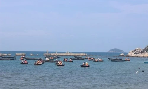 Ngắm chợ hải sản có view đẹp nhất nhì Việt Nam