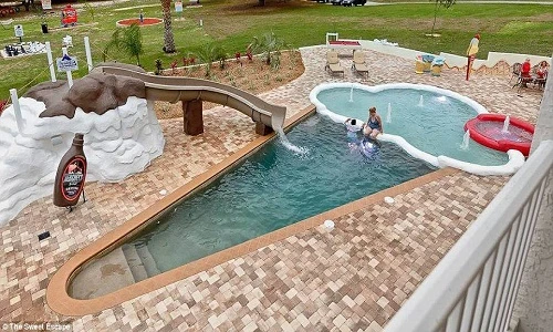 Mát mắt những bể bơi độc đáo hình đàn piano, vỏ sò tuyệt đẹp 