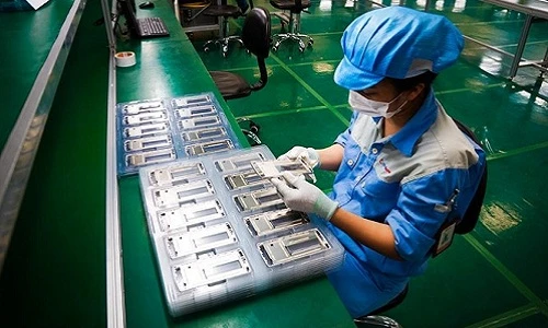 Cận cảnh quy trình sản xuất Bphone của BKAV