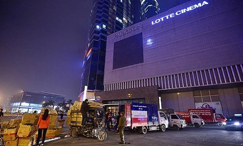 Parkson Keangnam đột ngột đóng cửa, quầy hàng chuyển đồ trong đêm