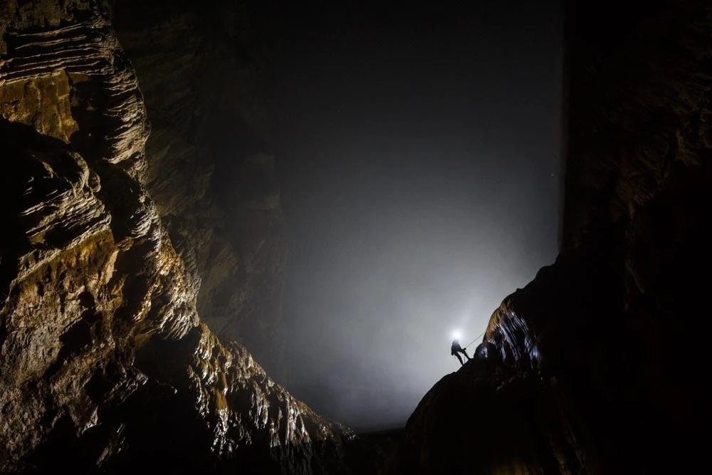 Sức hút mãnh liệt từ bức tường Việt Nam trong hang Sơn Đoòng