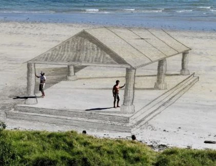 Kinh ngạc những bản vẽ 3D khổng lồ bằng cát 