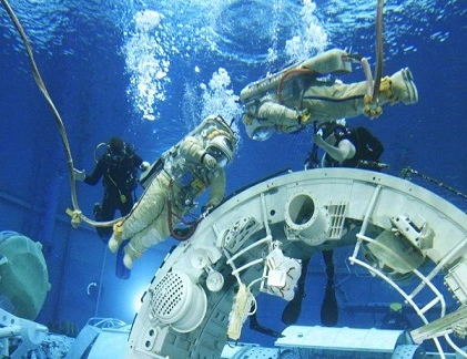 Bể bơi độc của phi hành gia Nga 