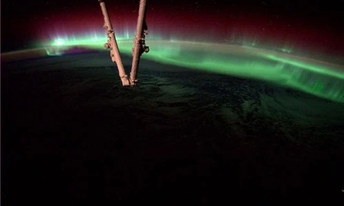 Ảnh cực quang đẹp đến choáng ngợp chụp từ vũ trụ