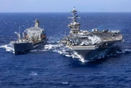 Vì sao tàu sân bay Mỹ rời khỏi bờ biển Iran trong lúc “nước sôi lửa bỏng”?