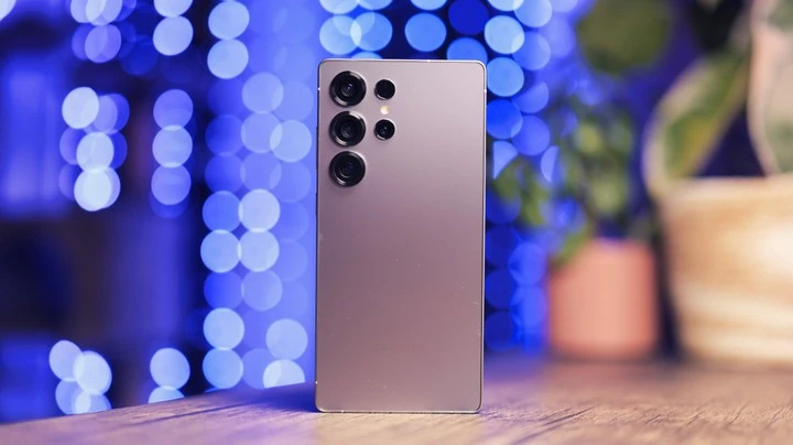 10 smartphone tốt nhất 2025 theo từng tiêu chí