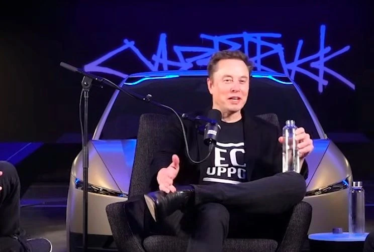 Elon Musk cảnh báo bằng cấp sẽ “vô dụng” sau 4 năm