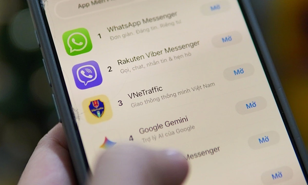 Zalo lung lay vì tẩy chay, WhatsApp và Viber trỗi dậy