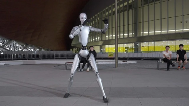 Robot hình người múa võ đáng sợ, con người còn cửa thắng?