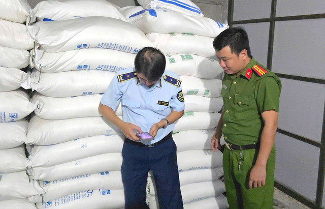 Kiểm tra xuất xứ, nguồn gốc hàng hóa. Ảnh ĐVCC duong.jpg