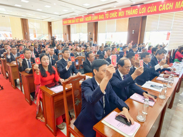 100% đảng viên nhất trí các vấn đề mà ĐH đề ra. 3.jpg