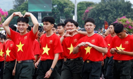 Mỗi bước chân được ghi nhận thông qua nền tảng số của chương trình là một “bước xanh”, góp phần giảm phát thải khí carbon, nâng cao nhận thức về bảo vệ môi trường và hướng tới mục tiêu Net Zero của quốc gia. Ảnh V.M 5.jpg