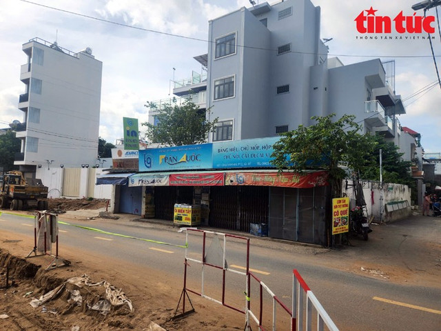 Một số trường hợp trên dự án vẫn chưa bàn giao mặt bằng cho đơn vị thi công. Một số trường hợp trên dự án vẫn chưa bàn giao mặt bằng cho đơn vị thi công.
