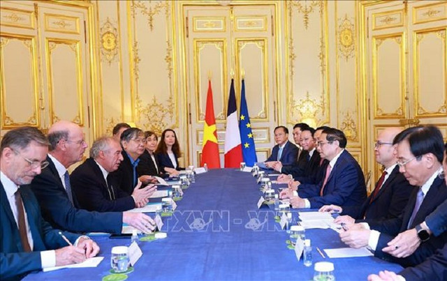 Thủ tướng Phạm Minh Chính hội đàm với Thủ tướng Pháp Francois Bayrou. Ảnh: Dương Giang/TTXVN chin-h8.png