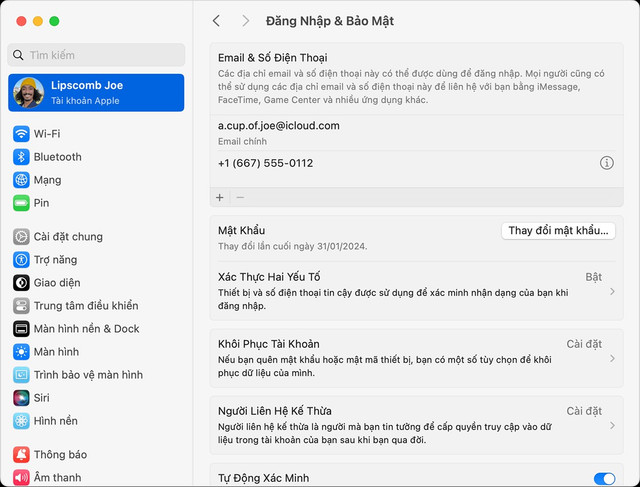 Trên Mac, hãy vào menu Apple > "Tùy chọn Hệ thống" > chọn "Apple ID" > "Mật khẩu & Bảo mật" > "Thay đổi Mật khẩu". mat-4.png