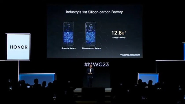Trong khi đó, các hãng điện thoại Trung Quốc đã áp dụng công nghệ pin silicon-carbon giúp tăng dung lượng mà không làm máy dày hơn. than-2.png