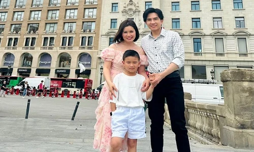 Đan Trường cùng vợ cũ đưa con trai đi du lịch châu Âu