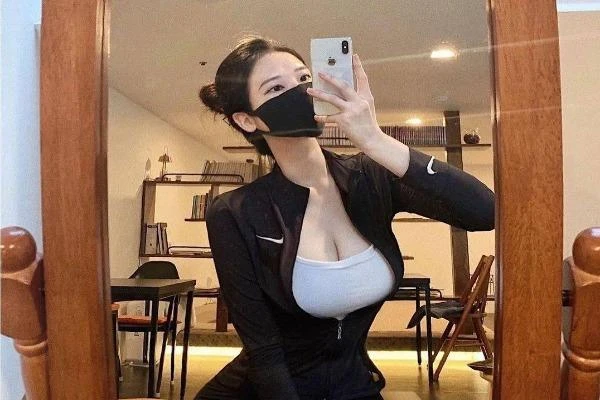 Người đẹp Hàn Quốc sở hữu thân hình đồng hồ cát siêu thực