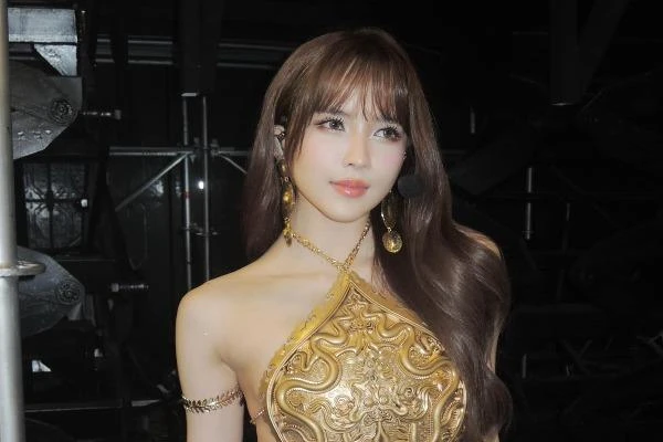 Thiều Bảo Trâm “đốt mắt” với loạt trang phục khoe trọn đường cong