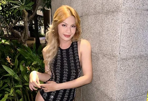 Đào Bá Lộc khoe body “chuẩn nữ” trong bộ đồ bơi