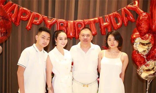 Cuộc sống hạnh phúc đáng ngưỡng mộ của diễn viên Mai Thu Huyền