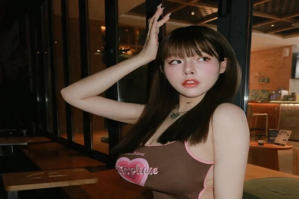 Mỹ nhân “đốt mắt” với combo eo siêu thực và vòng 1 "khủng"