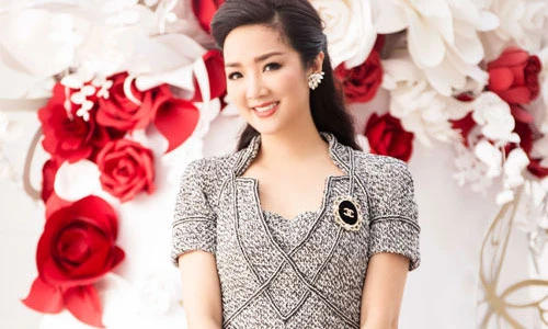 Giáng My trẻ đẹp ngỡ ngàng đi làm giám khảo