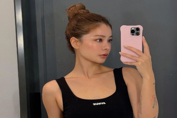 Hot mom sở hữu sắc vóc nóng bỏng, phong cách thời trang táo bạo