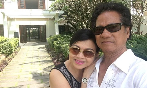 Cuộc sống bên vợ trẻ đẹp của ca sĩ có 4 vợ, 14 người con