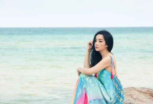 Hoa hậu Giáng My đẹp hững hờ “ăn đứt” thiếu nữ đôi mươi